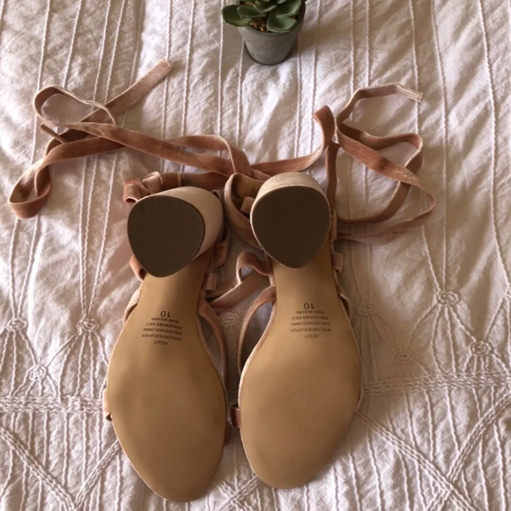 Women’s Betts strappy pink “keggy” heels in a size 10! NWOT - Picture 2 of 3